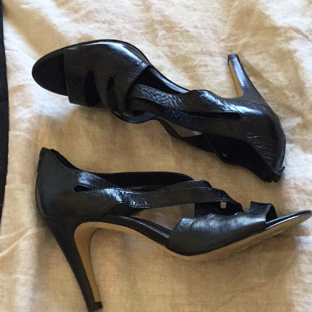 Back zip, cutout heels